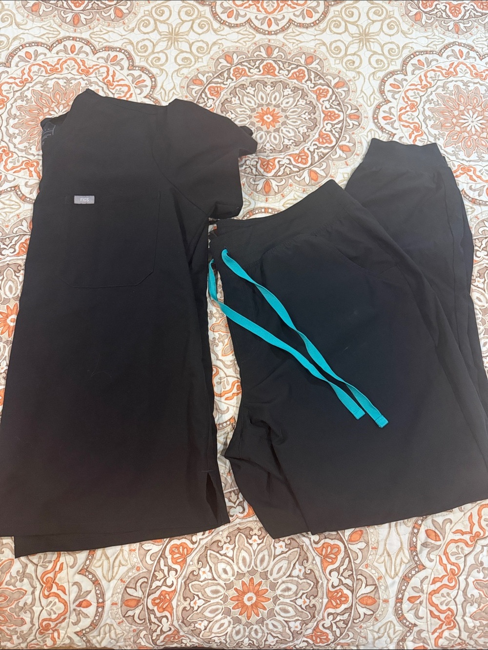 Black Figs Women’s Scrub Set with Teal Drawstring -
